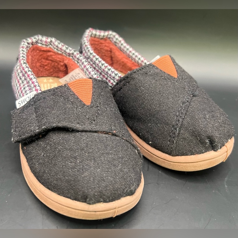 TOMS- Houndstooth Toddler Black and Tan Shoes-T7